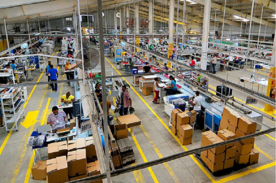 Fábrica moderna en una zona franca de República Dominicana
