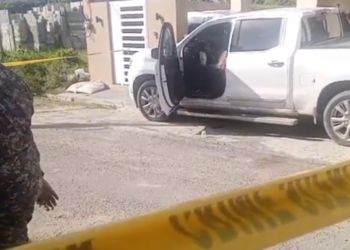 Desconocidos acribillan a hombre frente a su casa en la vega