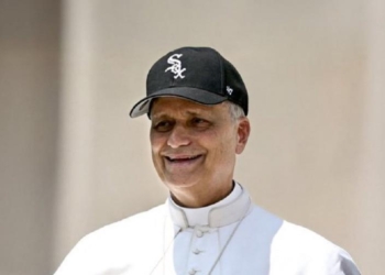Papa león xiv sorprende en el vaticano con gorra de los medias blancas de chicago