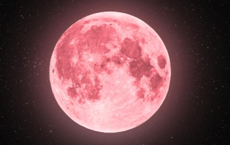 Imagen de la Luna de Fresa con tonos anaranjados, visible desde República Dominicana en junio de 2025, un evento astronómico único que no se repetirá en décadas.