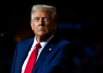 Trump advierte que eeuu "derribará" los aviones venezolanos que representen una amenaza