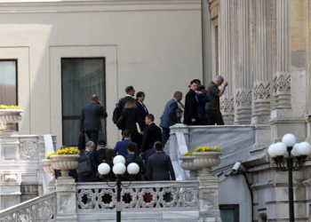 Conversaciones de paz entre rusia y ucrania se reanudan en estambul en medio de escalada de ataques