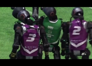 Robots humanoides juegan fútbol 3 vs 3 en beijing, impulsados por inteligencia artificial