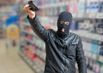 Policías envueltos en una ola de crímenes que sacude la confianza ciudadana