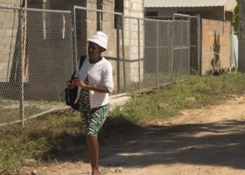 Los haitianos salen del radar público y se adaptan a vivir en la sombra