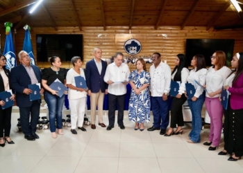 Sns entrega sonógrafos de última generación a nueve centros de salud en la región metropolitana