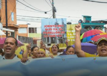 Comunidad educativa de cristo rey marcha exigiendo la terminación de aulas y pabellón escolar