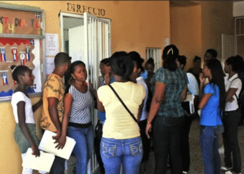 Demanda de espacios y sobrepoblación afectan escuelas del gsd 