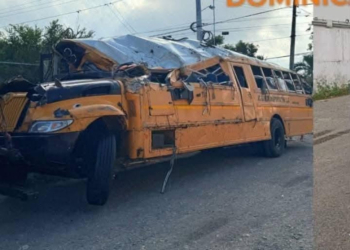 Fallo en los frenos causa accidente de autobús en moca