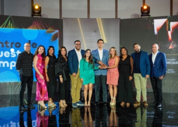 Recibieron el premio ejecutivos de qik, representantes de la agencia publicitaria pagés bbdo, y la central de medios omd.