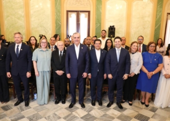 Abinader juramenta comité científico para hub punta bergantín