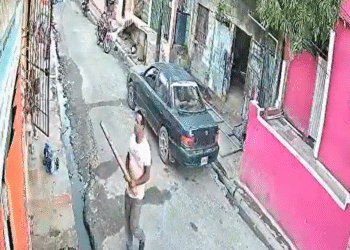Hombre agrede brutalmente a su vecino en sabana perdida