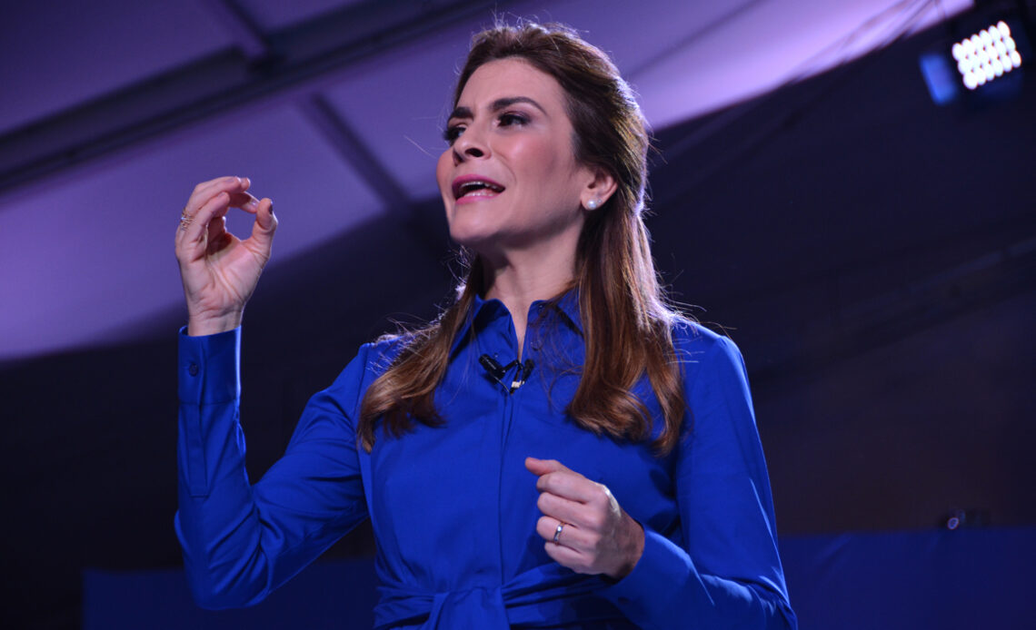 El candidato presidencial del Partido Revolucionario Moderno (PRM), Luis Abinader, presentó este lunes oficialmente a Carolina Mejía Gómez como su compañera de boleta para las elecciones del 15 de mayo.
fotos: Carmen Suárez/Acento.com.do
07/03/2016