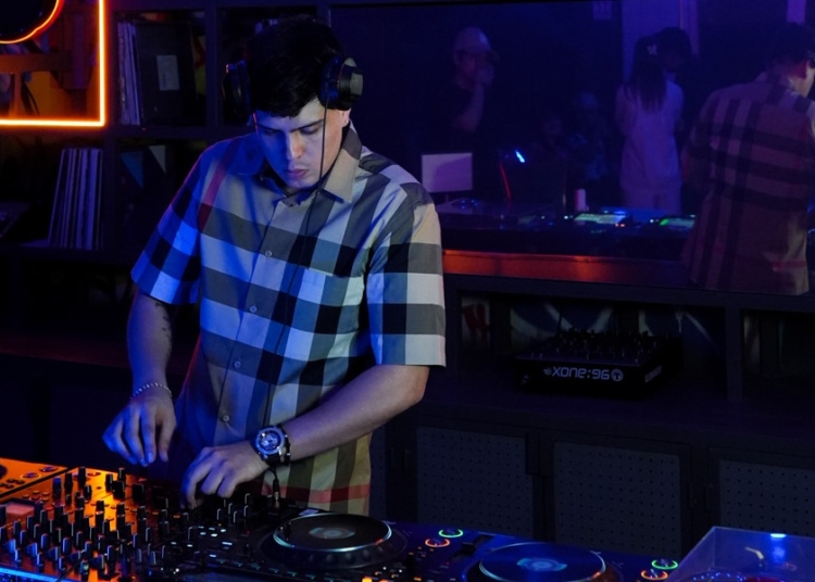 DJ colombiano que está revolucionando la escena electrónica desde Monterrey