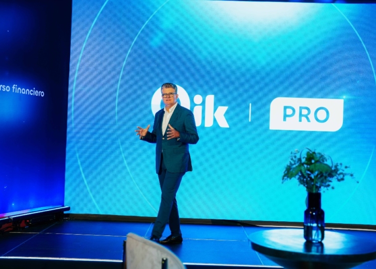 El señor Arturo Grullón, vicepresidente ejecutivo y gerente general de Qik.