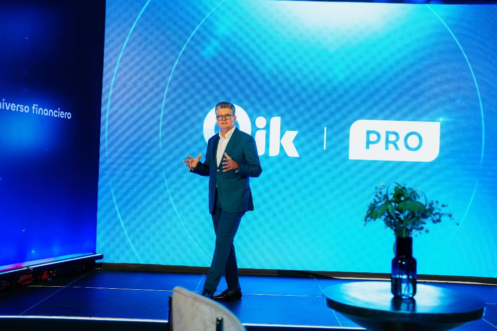 El señor Arturo Grullón, vicepresidente ejecutivo y gerente general de Qik.