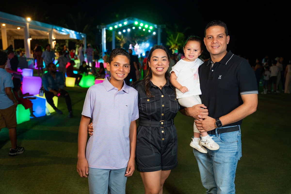 Denis Lee Martínez, Yissel Martínez, Daniela Lee Martínez y Denis Lee