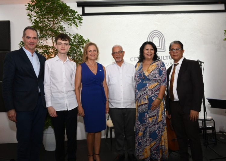 Ezequiel Bergalio, Sebastian Bergalio, Sandra Winkler, Wilson Rodríguez, Manuela Rodríguez y Rafael Peña