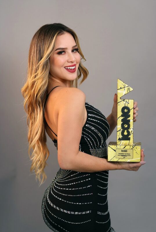 Franngely Materan es ganadora del Premio ícono 2025 como mejor creadora de contenido en Facebook