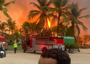 Gran incendio en villas caletón, cap cana, afecta nueve propiedades