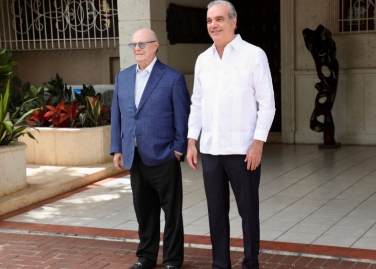 Abinader y hipólito mejía se reúnen por crisis en haití