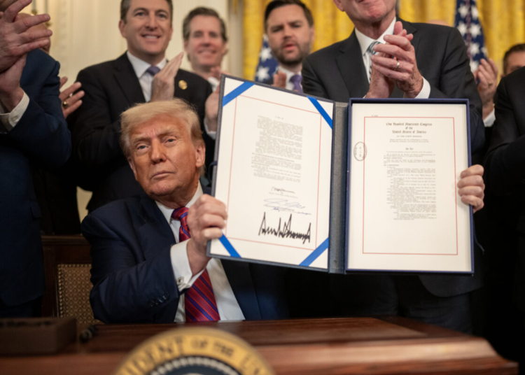 Trump firma ley genius para criptomonedas estables