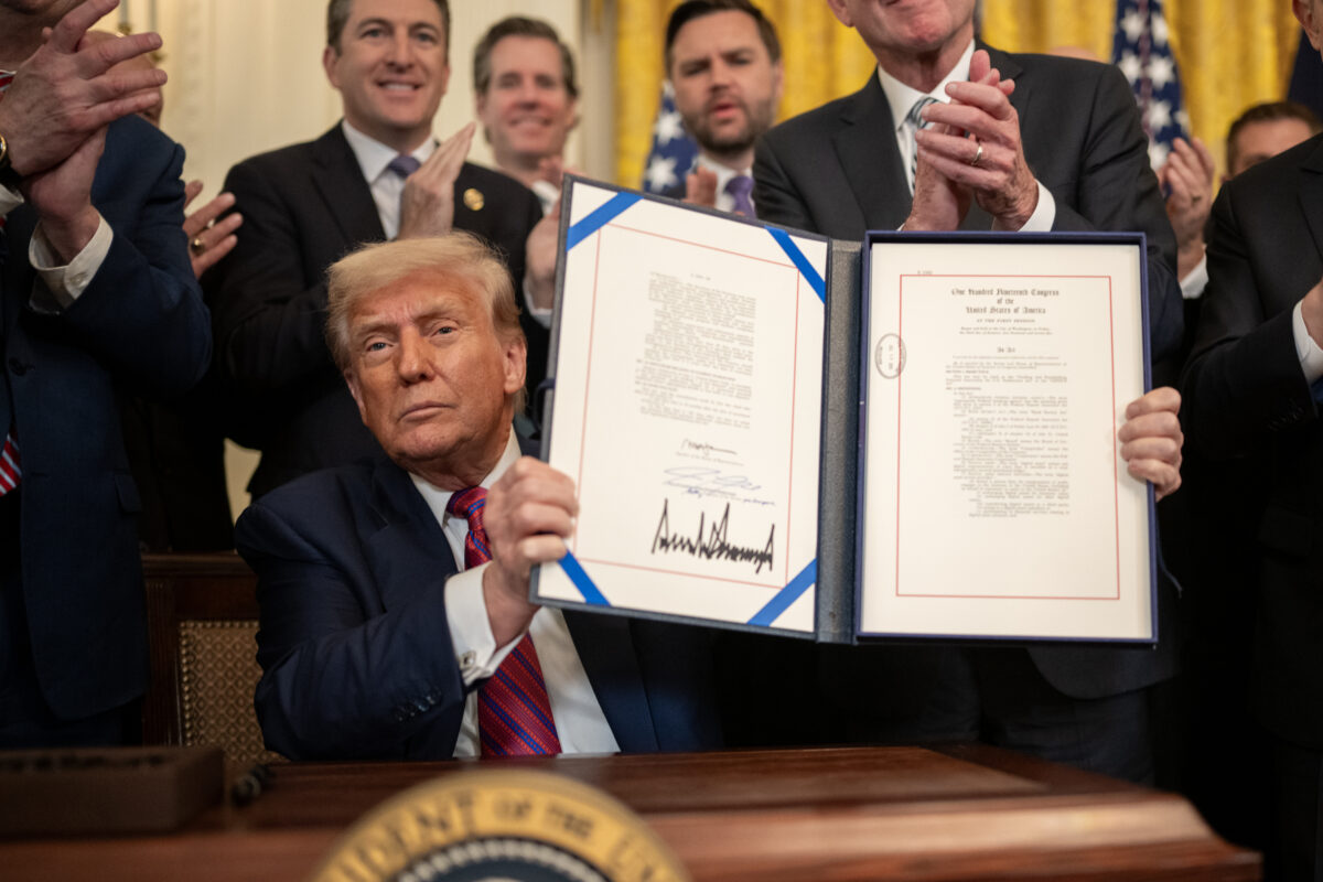 Trump firma ley genius para criptomonedas estables