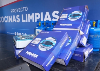 Energía y minas transforma hogares en zambrana con "cocinas limpias"