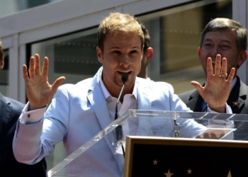 Brian littrell de backstreet boys demanda a alguacil de florida por no proteger su playa privada