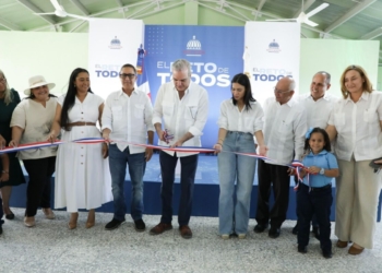 Abinader entrega escuela de 16 aulas en montecristi
