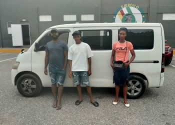 Ejército dominicano detiene a dos hombres por tráfico de migrantes en azua