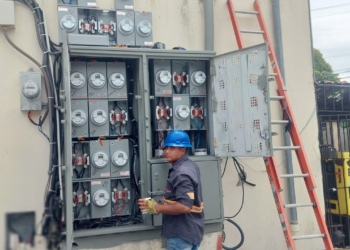 Edesur interviene plaza comercial en san cristóbal y normaliza servicios
