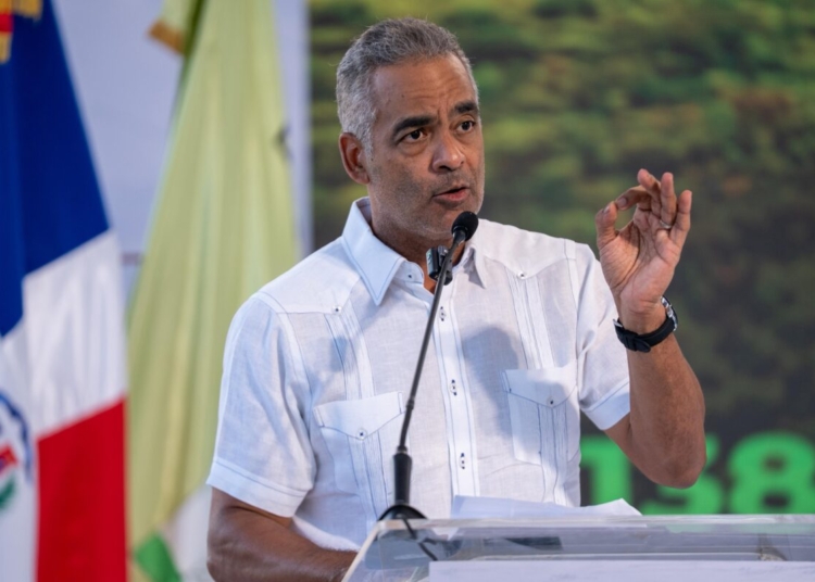 El ministro Joel Santos explica la importancia de la línea de transmisión 138 kV Cruce de Ocoa–Ocoa.