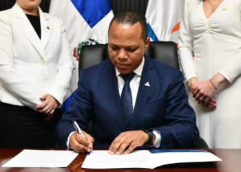 Morrison demanda a dekolor por rd$10 millones en daños personales