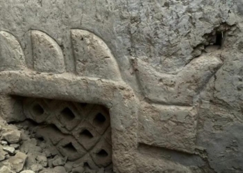 Descubren mural prehispánico de 3,000 años en perú