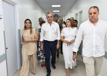 Presidente abinader inaugura ampliación de hospital en la vega