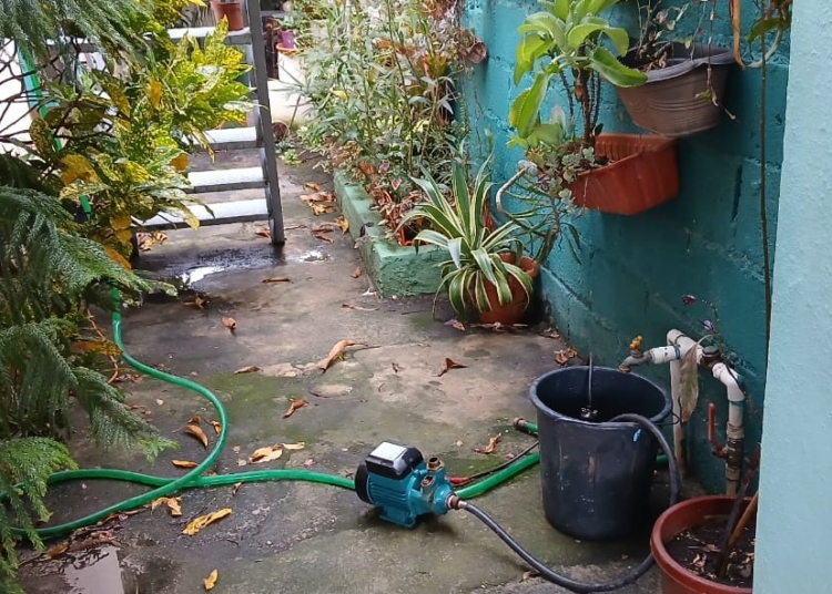 La conexión de un nuevo residencial a su línea de suministro deja sin agua a los prados de san luis