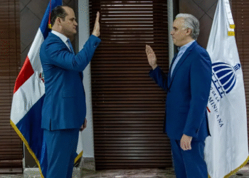 Rafael adolfo pérez de león es juramentado como nuevo director de inabie