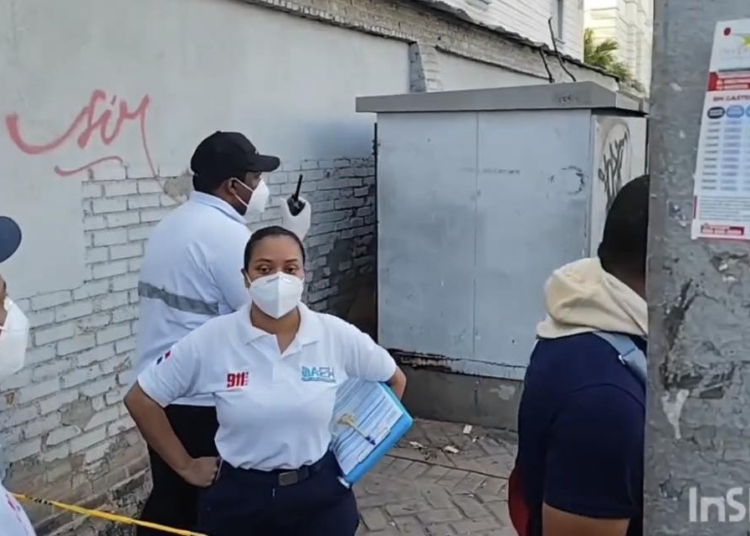 Fallece hombre electrocutado tras orinar próximo a caja eléctrica en santiago