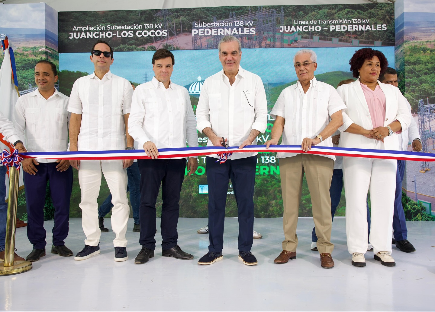 Presidente abinader conecta la provincia de pedernales al seni e inaugura extensión de ucateba