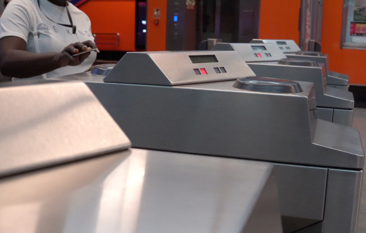 El Metro de Santo Domingo traslada alrededor de 14,000 usuarios por hora.