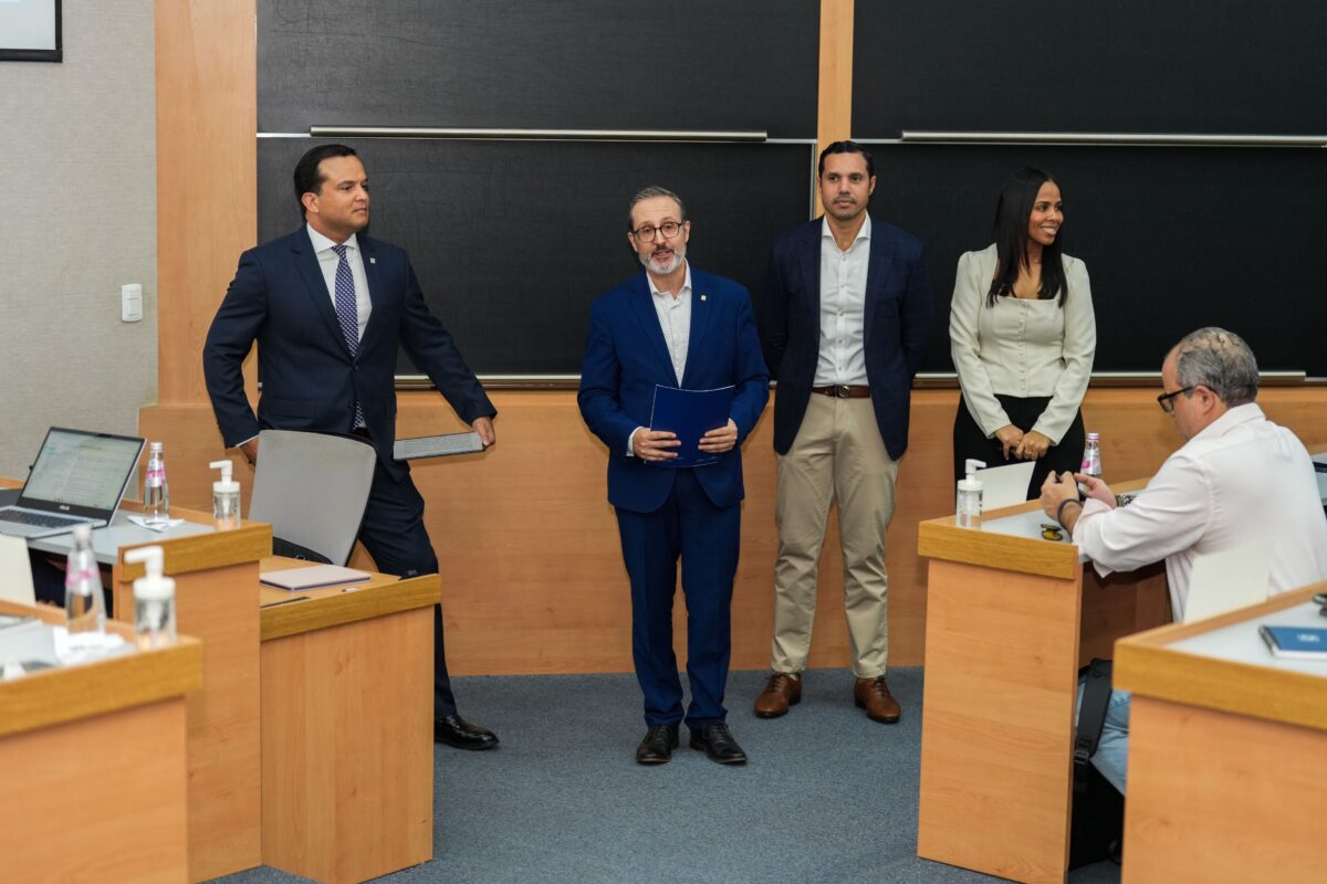 Desde la izquierda, los señores Miguel Pimentel, Esteban Martínez-Murga, José Arias y Leslie Calzado.