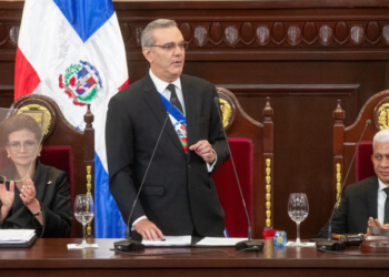 Presidente abinader solicita al prm suspender celebración por cinco años de gobierno