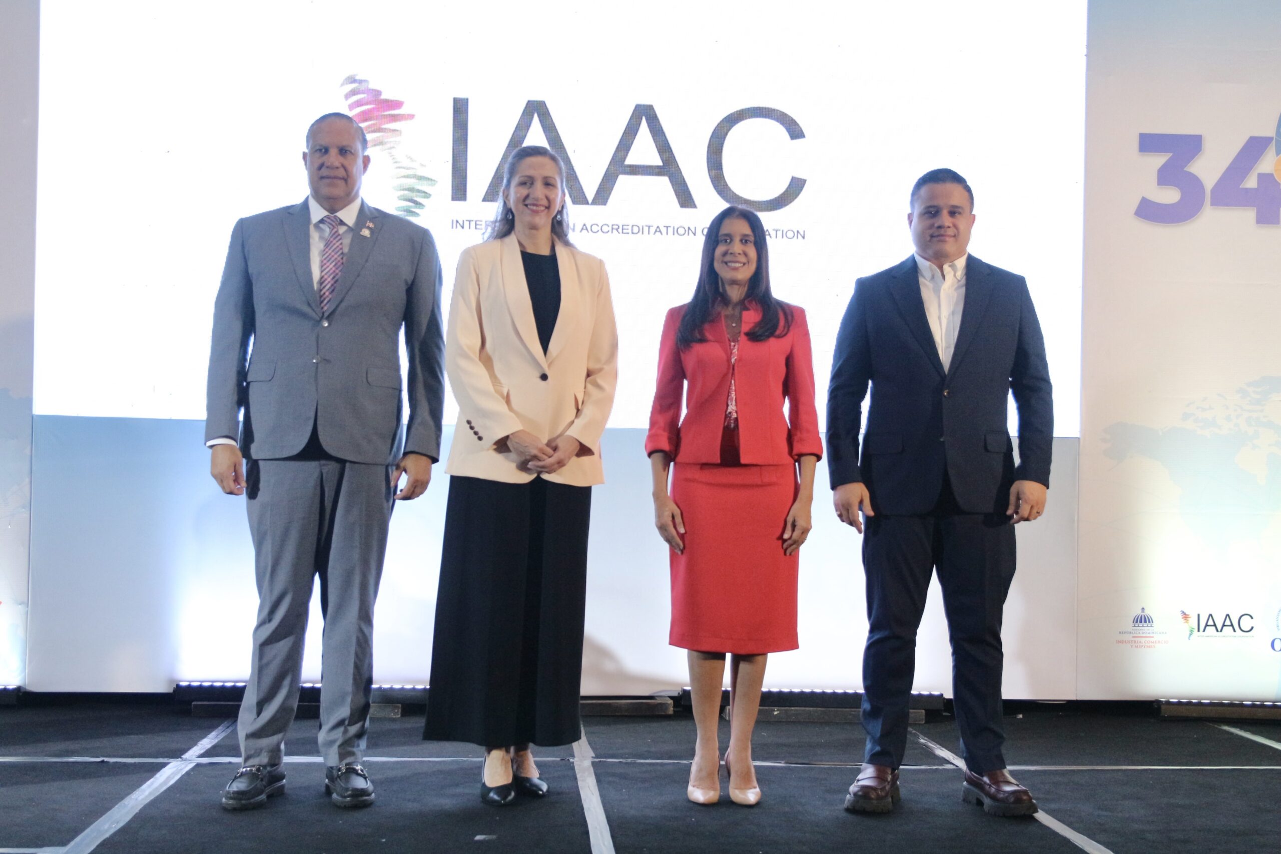 Angel David Taveras Difo, director ejecutivo del ODAC, Andrea Melo, presidenta de IAAC, Gianna Franjul, viceministro de Desarrollo Industrial del MICM y Nestor Matos, director ejecutivo de IAAC.