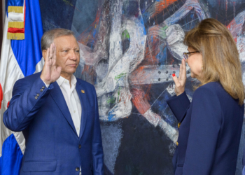 Vicepresidenta juramenta a leonardo aguilera como presidente ejecutivo de banreservas