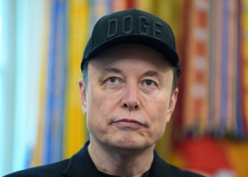 Elon musk se ofrece a financiar demandas contra funcionarios británicos por abuso a menores