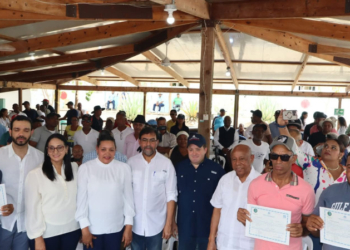 Gobierno entrega rd$46 millones a parceleros de monte grande y 55 títulos provisionales