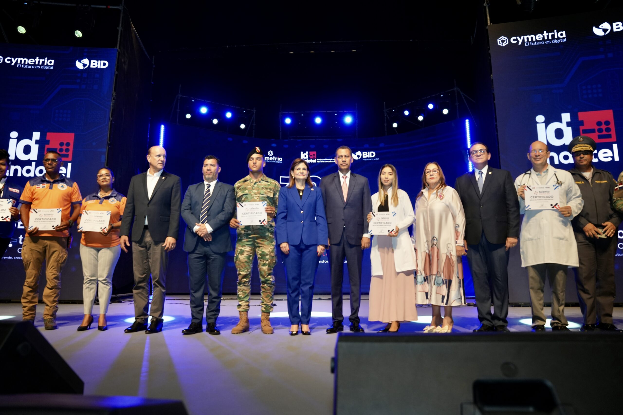 INDOTEL abre 30 mil becas gratuitas para impulsar futuro tecnológico del país.