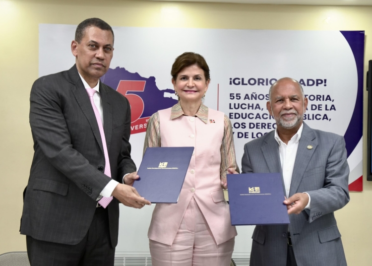 Guido Gómez Mazara, Raquel Peña y Eduardo Hidalgo.