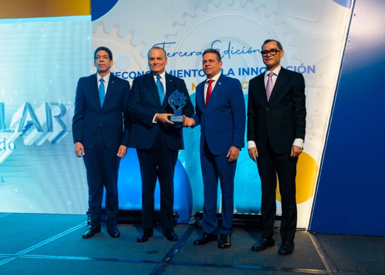 De izquierda a derecha, los señores Karel Castillo, Luis E. Espínola, Rafael Cruz y Eddy Olivares.